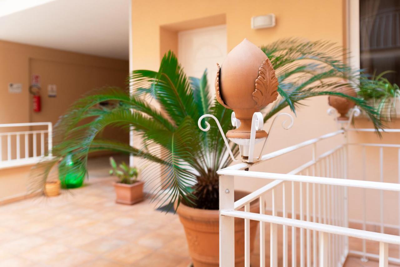 Palazzo Leo Suite And Apartment Lecce Ngoại thất bức ảnh